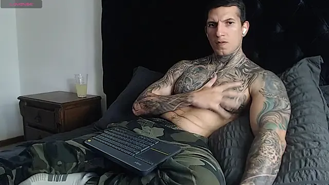 Shane_Clay on StripChat