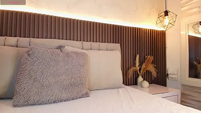 SHANONCLARK on StripChat