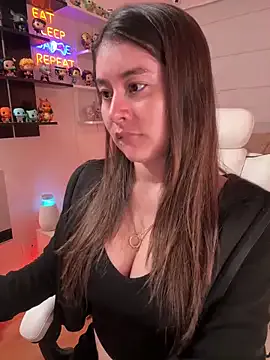 Sharon_07 on StripChat