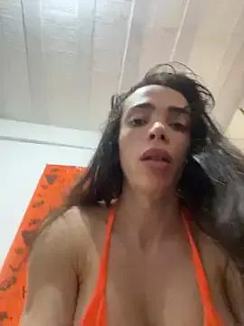 sisterhong on StripChat 