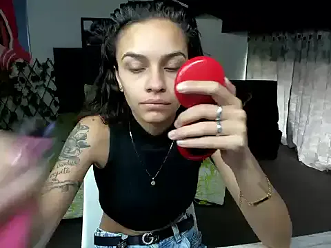 Skylovershot on StripChat