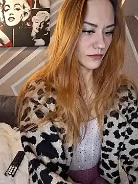 SlimBellaa on StripChat