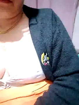 small-house123 on StripChat