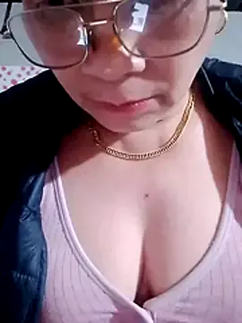 small-house123 on StripChat