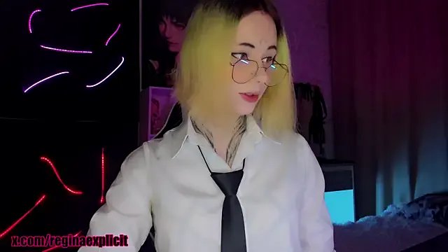 snake__bites on StripChat