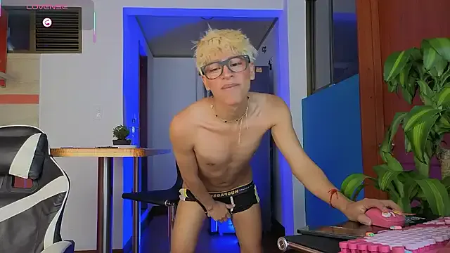 taichi_bluy — suck feet