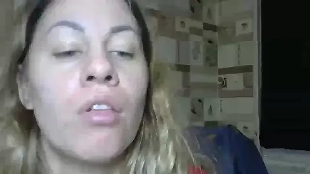 TherestlessKitty on StripChat