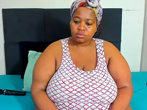 ThickLeeyanaXX on StripChat