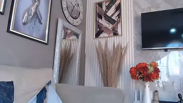 ThickyMinajxx on StripChat