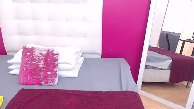 tinyy_whore18 on StripChat