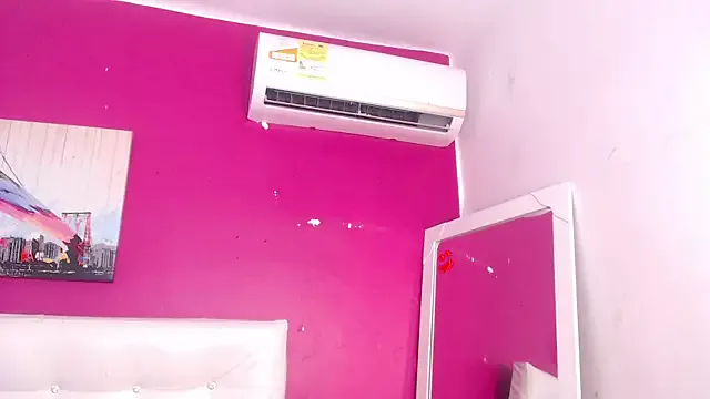 tinyy_whore18 on StripChat