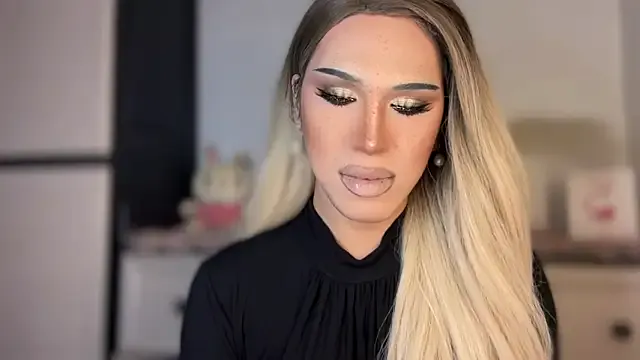 Ts_glamxx — I NEED SOMEONE TO CUDDLE <3