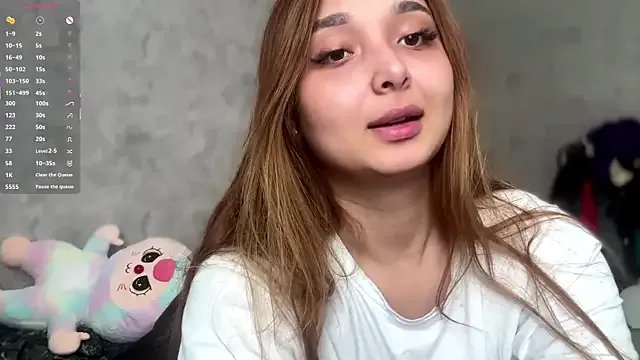 UdeleBarns on StripChat