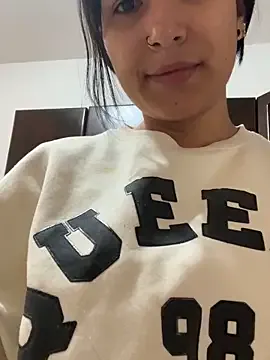 Val12777 — show ass 