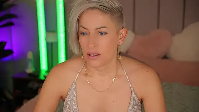 VickySecret96 on StripChat