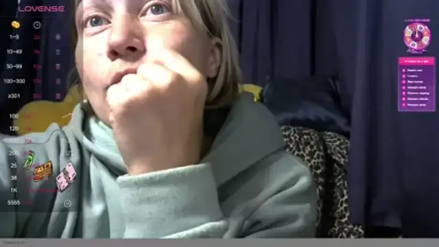 wLESLYMOSw on StripChat