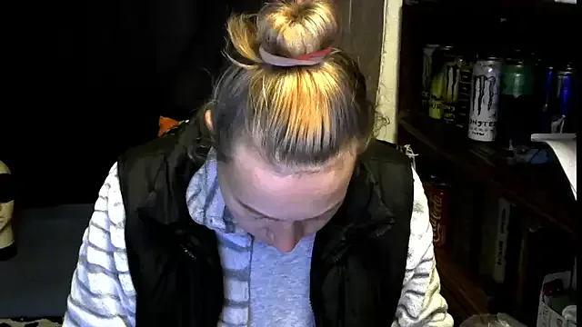 wLESLYMOSw on StripChat