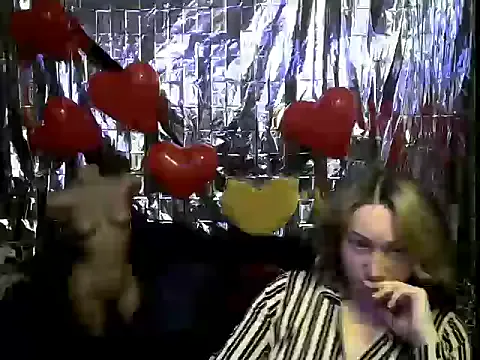 wLESLYMOSw on StripChat