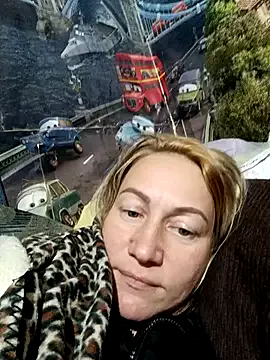 wLESLYMOSw on StripChat