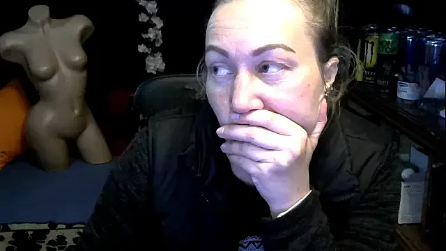 wLESLYMOSw on StripChat