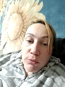 wLESLYMOSw on StripChat