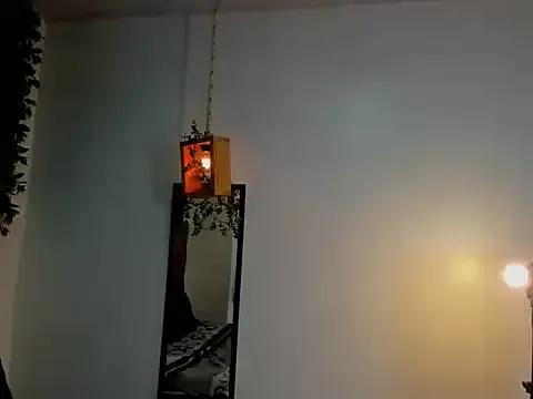 Yineth_Hot — mostrar  culo