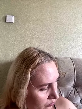 YourBlondee on StripChat