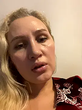 YourBlondee on StripChat