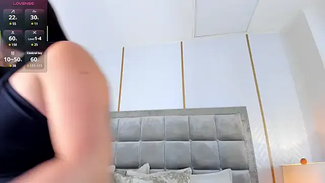 ZaraVesari on StripChat