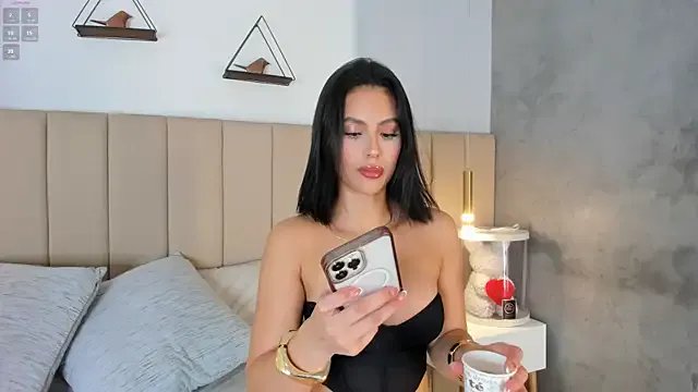 Zoee_monroe on StripChat