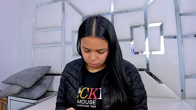 ZoeWan69 on StripChat