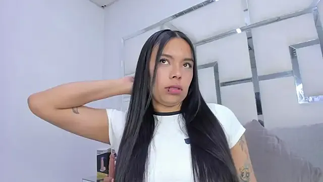 ZoeWan69 on StripChat