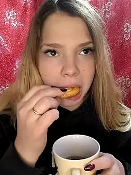 Zuli_Kiska — Fuck with a dildo