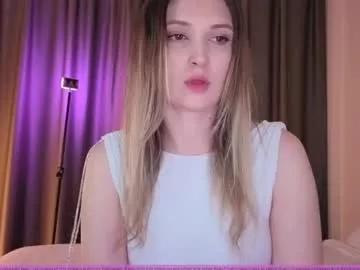 Get enchanted by the vitality and moves of our squirting, brunette and solo webcams. With their steamy costumes and masturbating shows, our gay-couples and nonude cam models are a sight to behold.