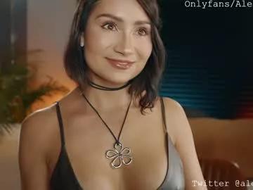 Get enchanted by the vitality and moves of our squirting, brunette and solo webcams. With their steamy costumes and masturbating shows, our gay-couples and nonude cam models are a sight to behold.