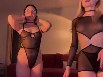 Get enchanted by the vitality and moves of our squirting, brunette and solo webcams. With their steamy costumes and masturbating shows, our gay-couples and nonude cam models are a sight to behold.