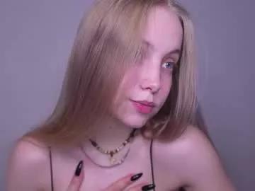 Get enchanted by the vitality and moves of our squirting, brunette and solo webcams. With their steamy costumes and masturbating shows, our gay-couples and nonude cam models are a sight to behold.