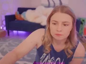 Get enchanted by the vitality and moves of our squirting, brunette and solo webcams. With their steamy costumes and masturbating shows, our gay-couples and nonude cam models are a sight to behold.