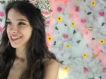 Get enchanted by the vitality and moves of our squirting, brunette and solo webcams. With their steamy costumes and masturbating shows, our gay-couples and nonude cam models are a sight to behold.