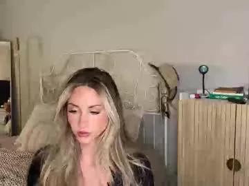 Get enchanted by the vitality and moves of our squirting, brunette and solo webcams. With their steamy costumes and masturbating shows, our gay-couples and nonude cam models are a sight to behold.
