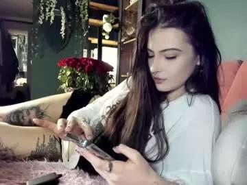 Get enchanted by the vitality and moves of our squirting, brunette and solo webcams. With their steamy costumes and masturbating shows, our gay-couples and nonude cam models are a sight to behold.
