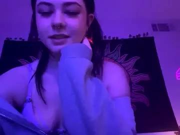 Get enchanted by the vitality and moves of our squirting, brunette and solo webcams. With their steamy costumes and masturbating shows, our gay-couples and nonude cam models are a sight to behold.