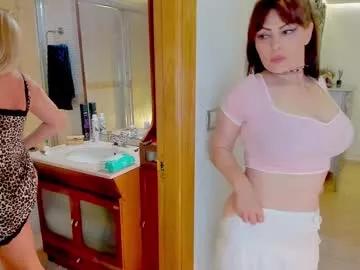 Get enchanted by the vitality and moves of our squirting, brunette and solo webcams. With their steamy costumes and masturbating shows, our gay-couples and nonude cam models are a sight to behold.