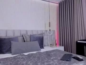 Get enchanted by the vitality and moves of our squirting, brunette and solo webcams. With their steamy costumes and masturbating shows, our gay-couples and nonude cam models are a sight to behold.