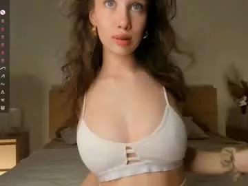 Get enchanted by the vitality and moves of our squirting, brunette and solo webcams. With their steamy costumes and masturbating shows, our gay-couples and nonude cam models are a sight to behold.