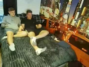 Get enchanted by the vitality and moves of our squirting, brunette and solo webcams. With their steamy costumes and masturbating shows, our gay-couples and nonude cam models are a sight to behold.