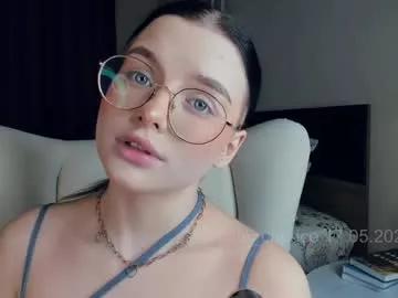 Get enchanted by the vitality and moves of our squirting, brunette and solo webcams. With their steamy costumes and masturbating shows, our gay-couples and nonude cam models are a sight to behold.