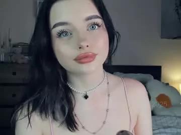 Get enchanted by the vitality and moves of our squirting, brunette and solo webcams. With their steamy costumes and masturbating shows, our gay-couples and nonude cam models are a sight to behold.
