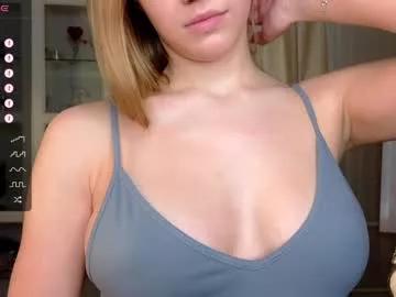 Get enchanted by the vitality and moves of our squirting, brunette and solo webcams. With their steamy costumes and masturbating shows, our gay-couples and nonude cam models are a sight to behold.