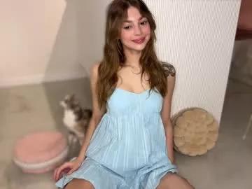 Get enchanted by the vitality and moves of our squirting, brunette and solo webcams. With their steamy costumes and masturbating shows, our gay-couples and nonude cam models are a sight to behold.